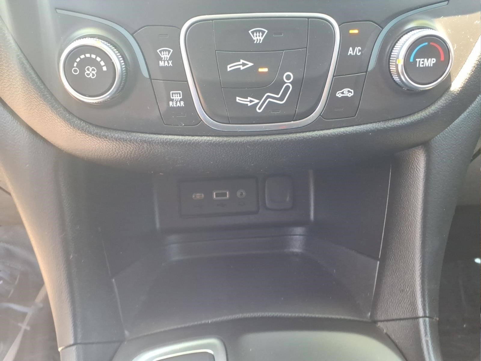Used 2020 Chevrolet Equinox LT w/ LPO, Floor Liner Package AWD/4WD image 16