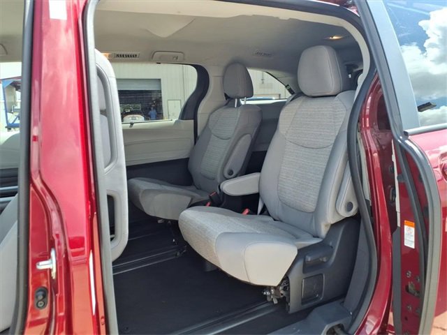 Used 2023 Toyota Sienna LE image 15