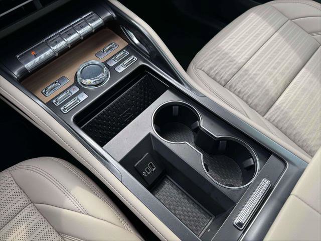 Used 2025 Lincoln Nautilus Reserve w/ Jet Appearance Package image 28