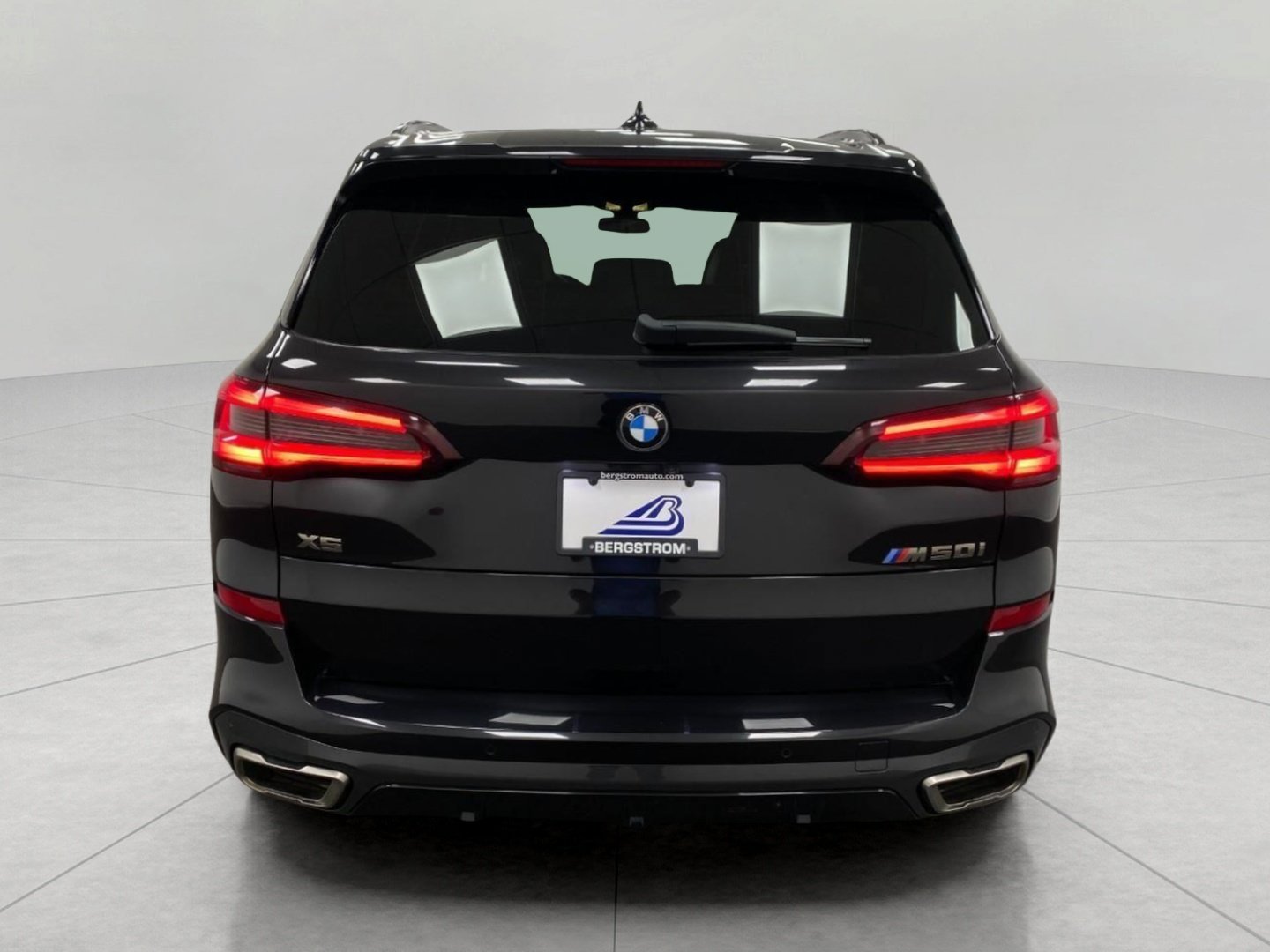 Used 2022 BMW X5 M50i w/ Parking Assistance Package AWD/4WD image 4