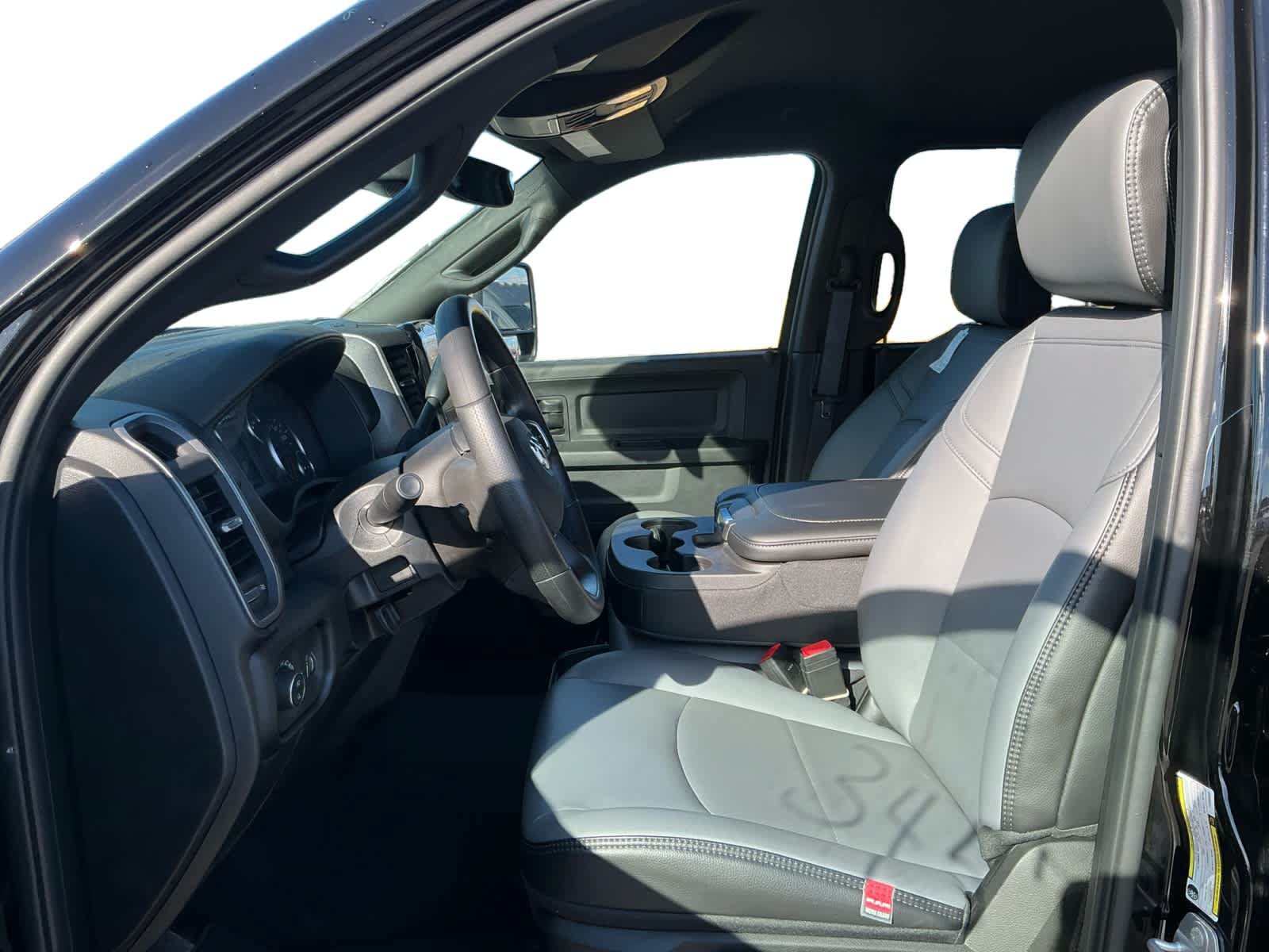 New 2026 RAM 3500 Tradesman AWD/4WD image 9