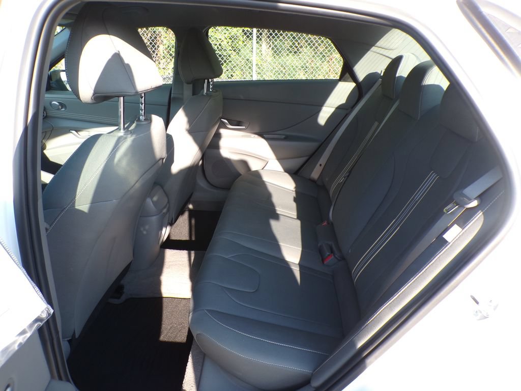 Certified 2025 Hyundai Elantra Sport FWD image 16