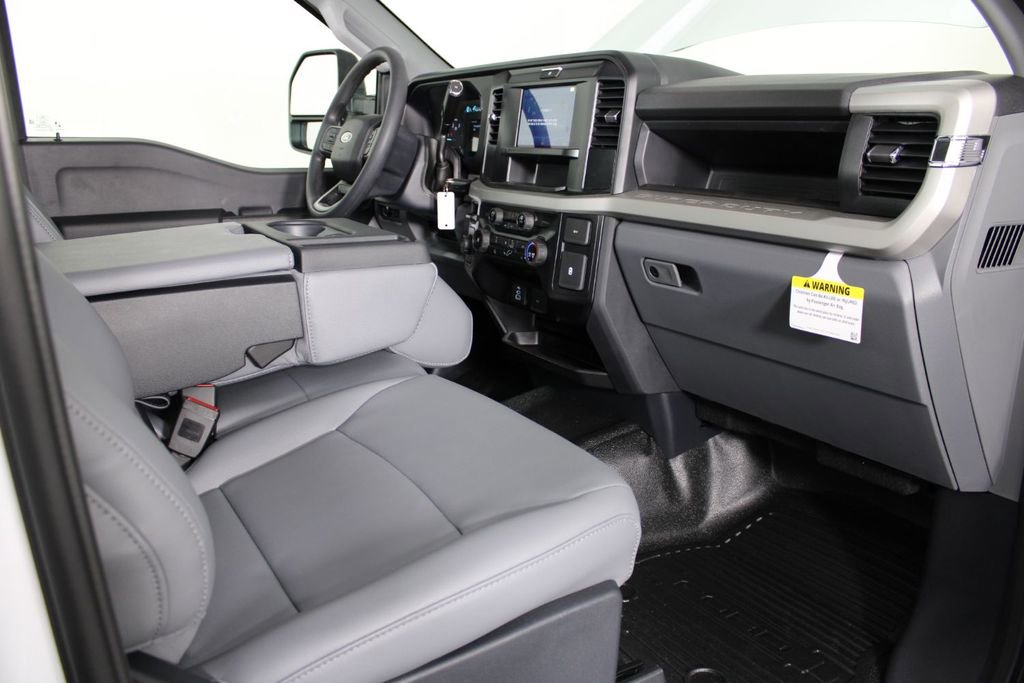 Used 2026 Ford F550 4x4 Regular Cab Super Duty w/ XL Chrome Package image 24