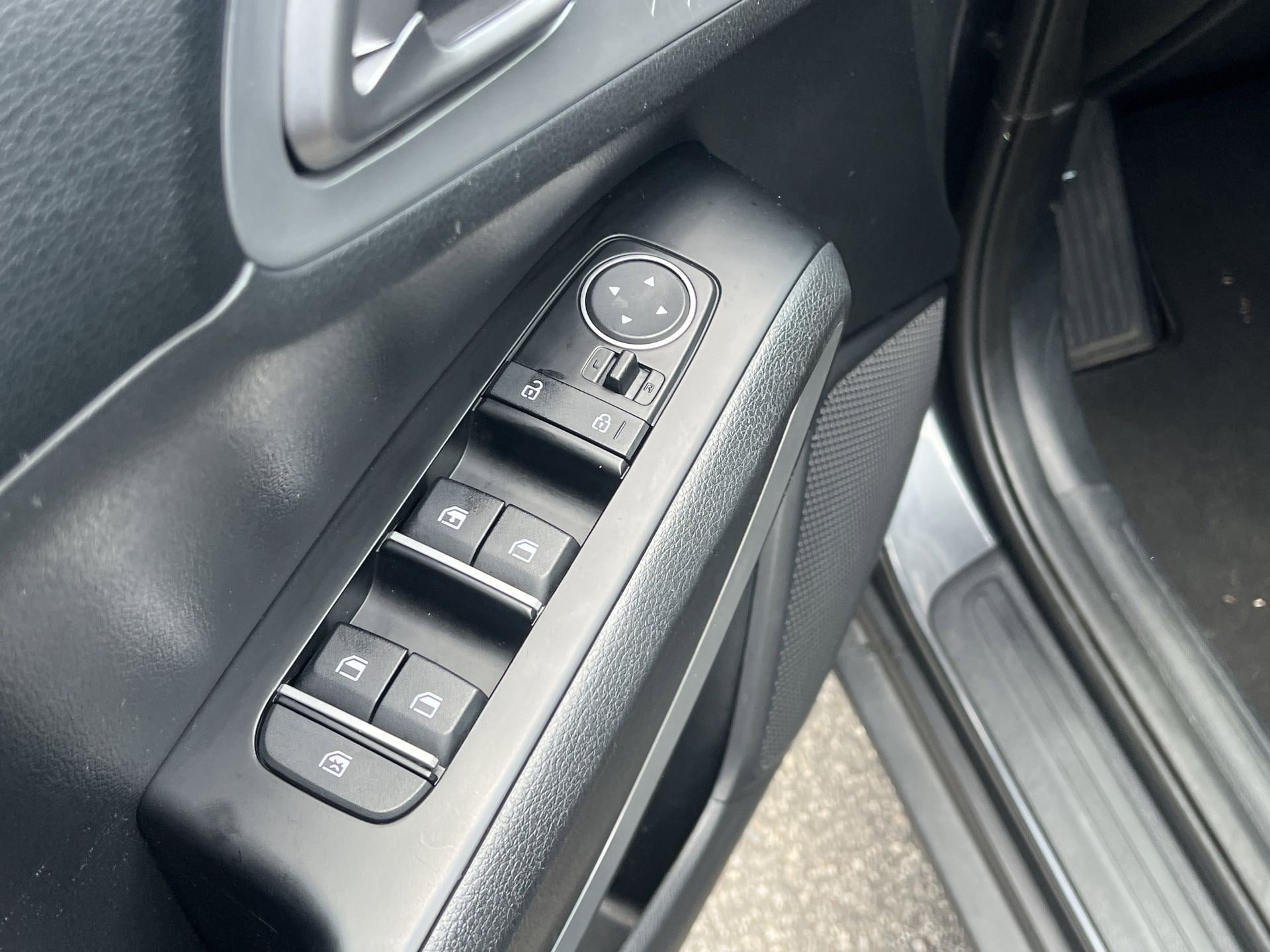 Used 2024 Kia Soul LX w/ Option Group 015 FWD image 14