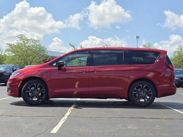 New 2026 Chrysler Pacifica Select image 21