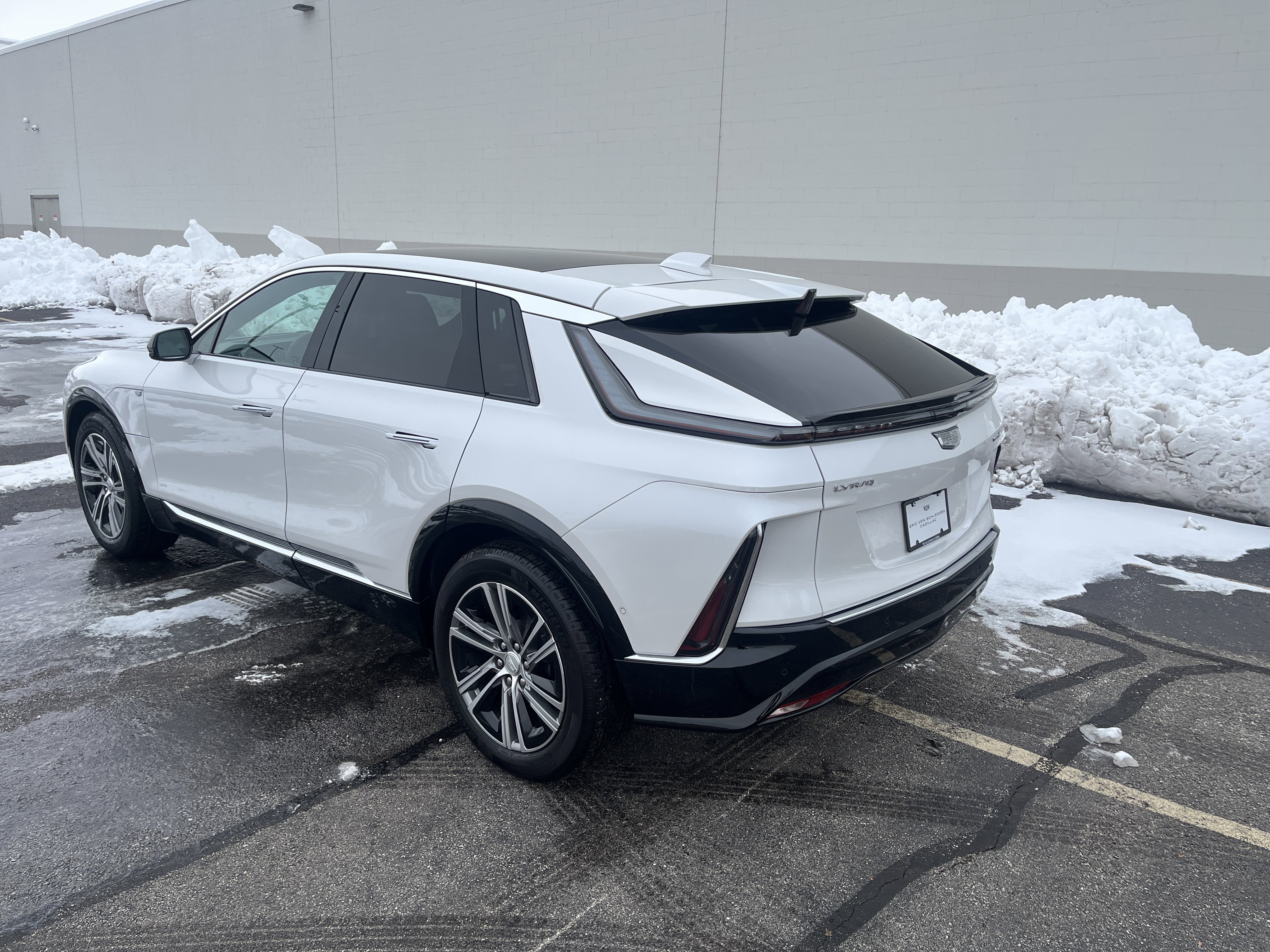 Used 2025 Cadillac Lyriq Luxury image 4