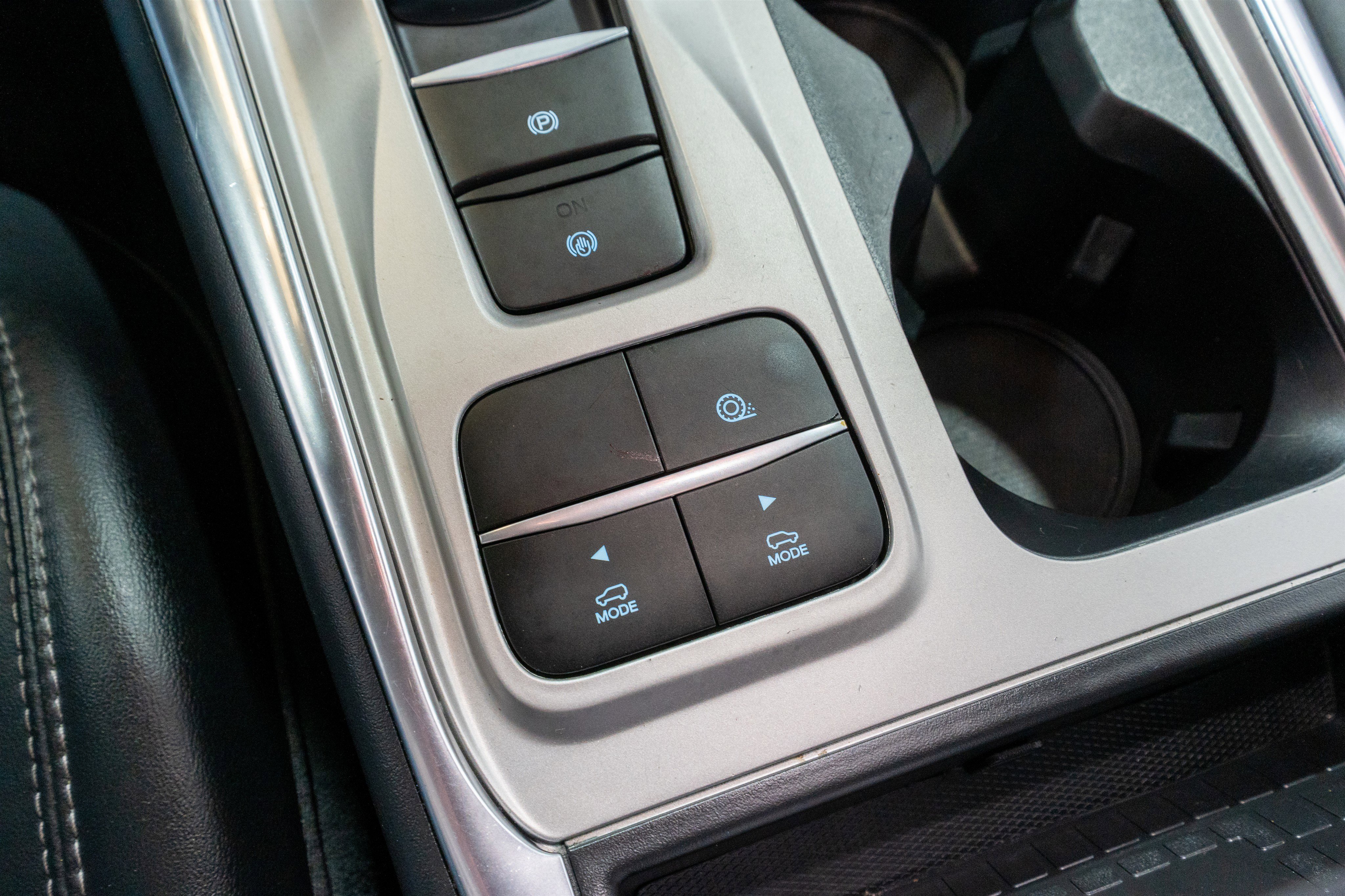 Used 2022 Ford Explorer XLT w/ Equipment Group 202A image 25