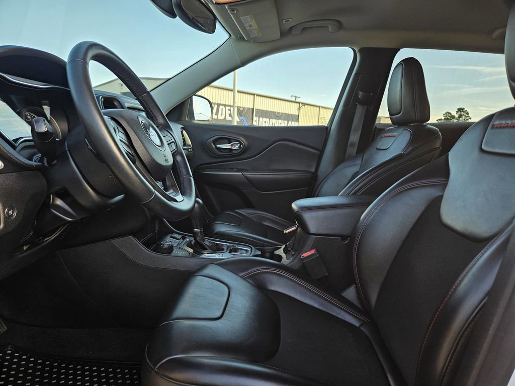 Used 2019 Jeep Cherokee Trailhawk w/ Comfort/Convenience Group image 12