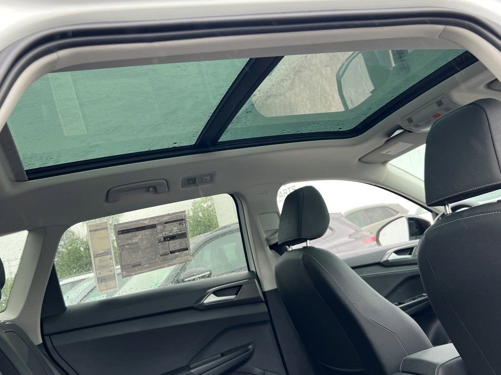 New 2025 Volkswagen Taos SE image 13