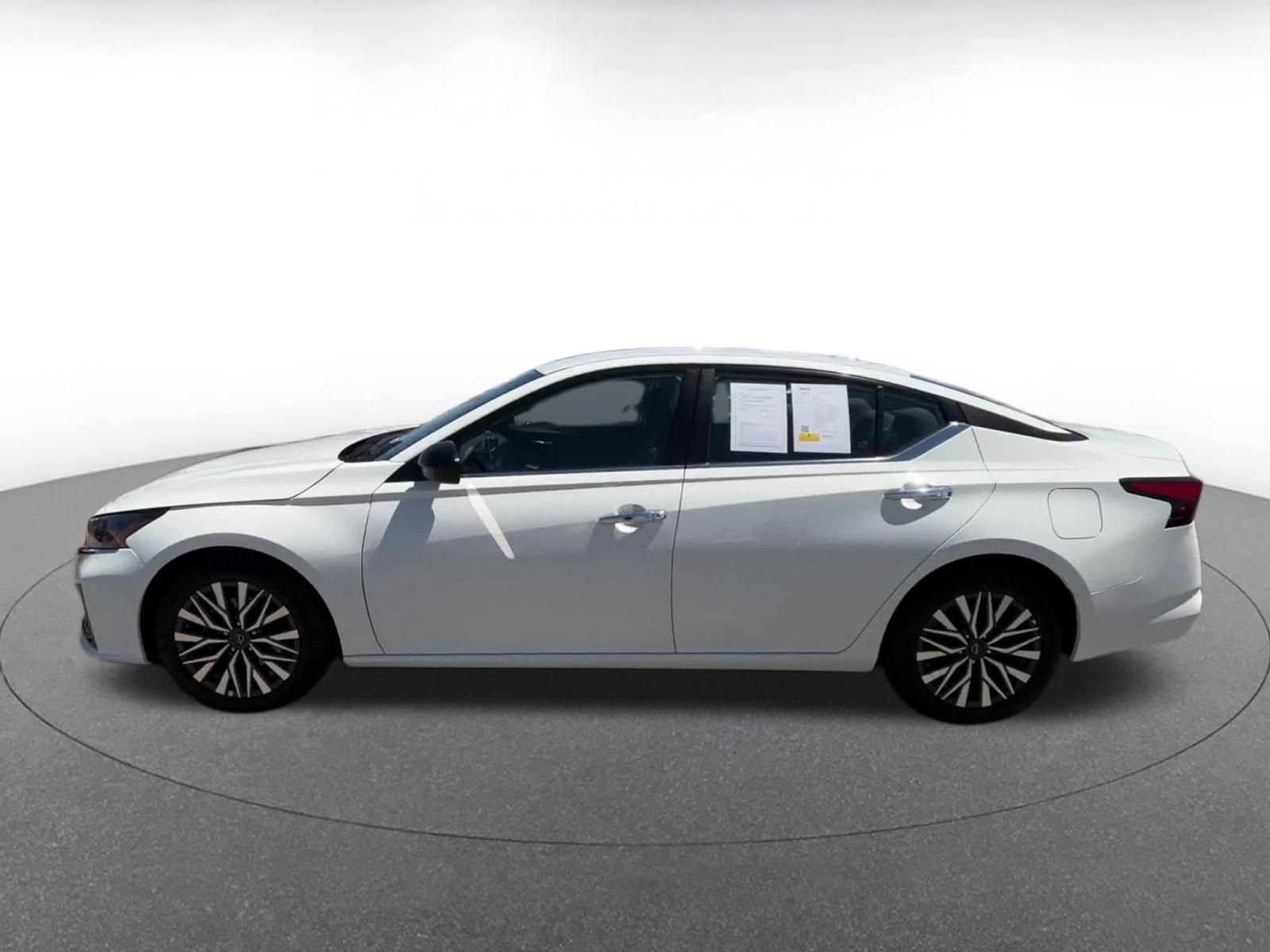 Used 2025 Nissan Altima 2.5 SV FWD image 9