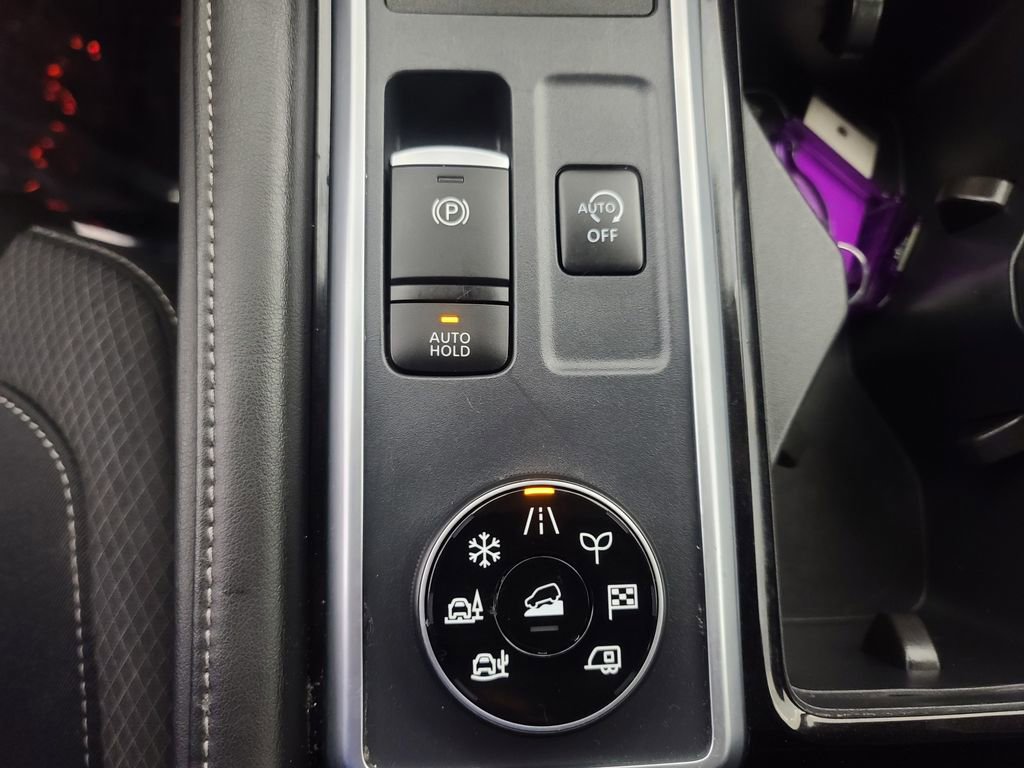 Used 2025 Nissan Pathfinder SV image 35