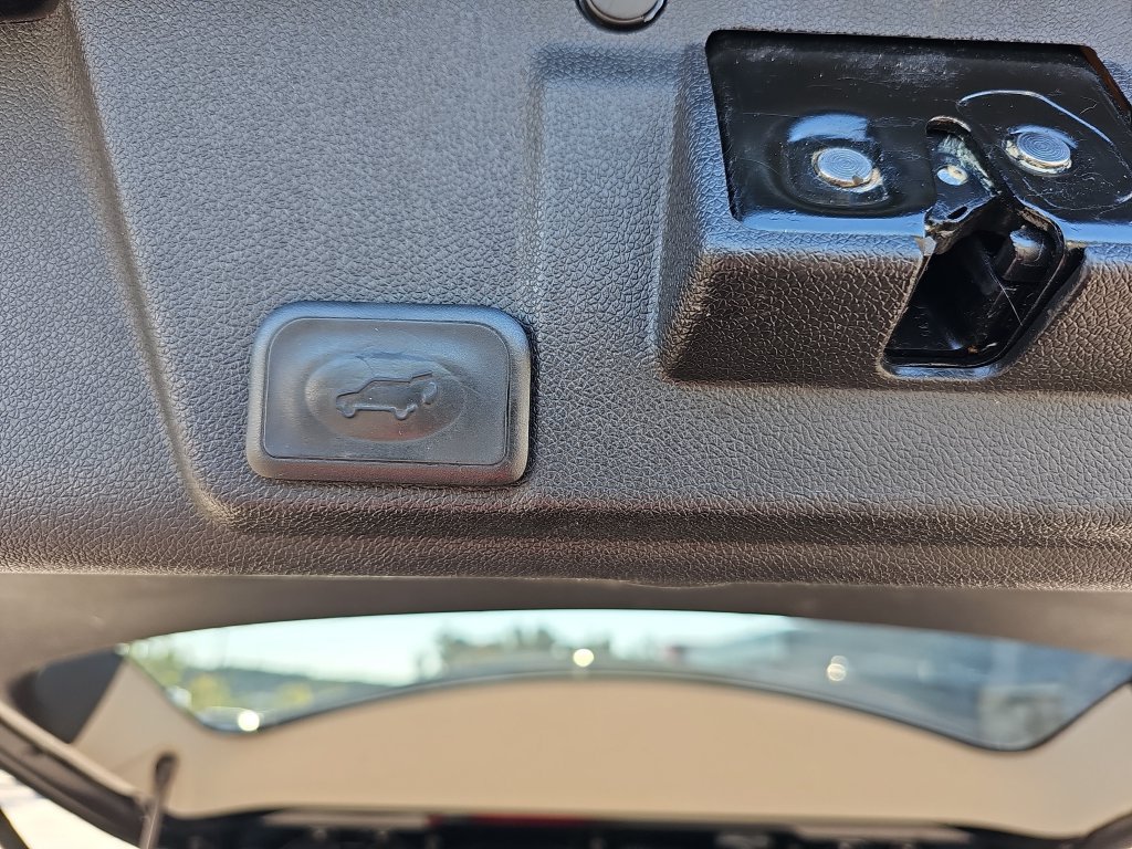 Used 2017 Chevrolet Traverse LT FWD image 34