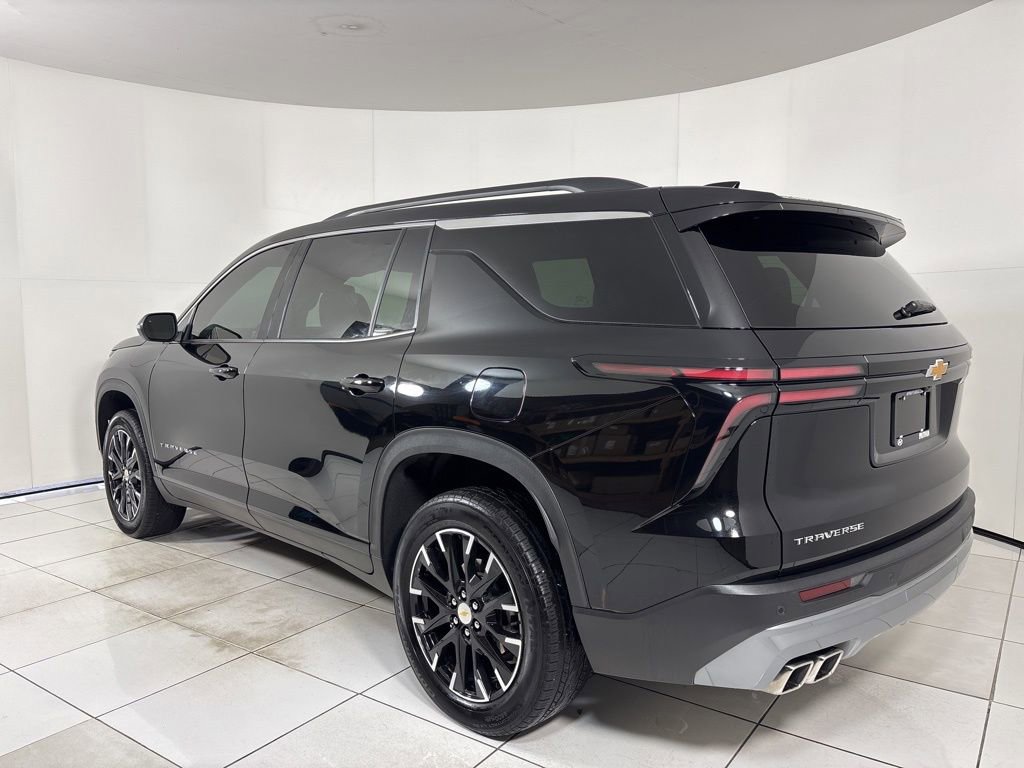 Used 2025 Chevrolet Traverse LT w/ Sun and Wheel Package image 3