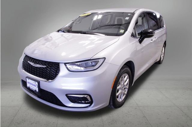 Used 2024 Chrysler Pacifica Touring-L