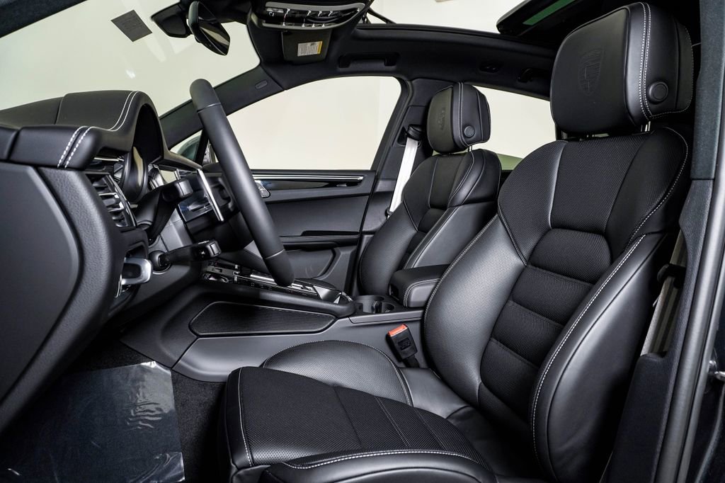 New 2026 Porsche Macan Turbo image 5