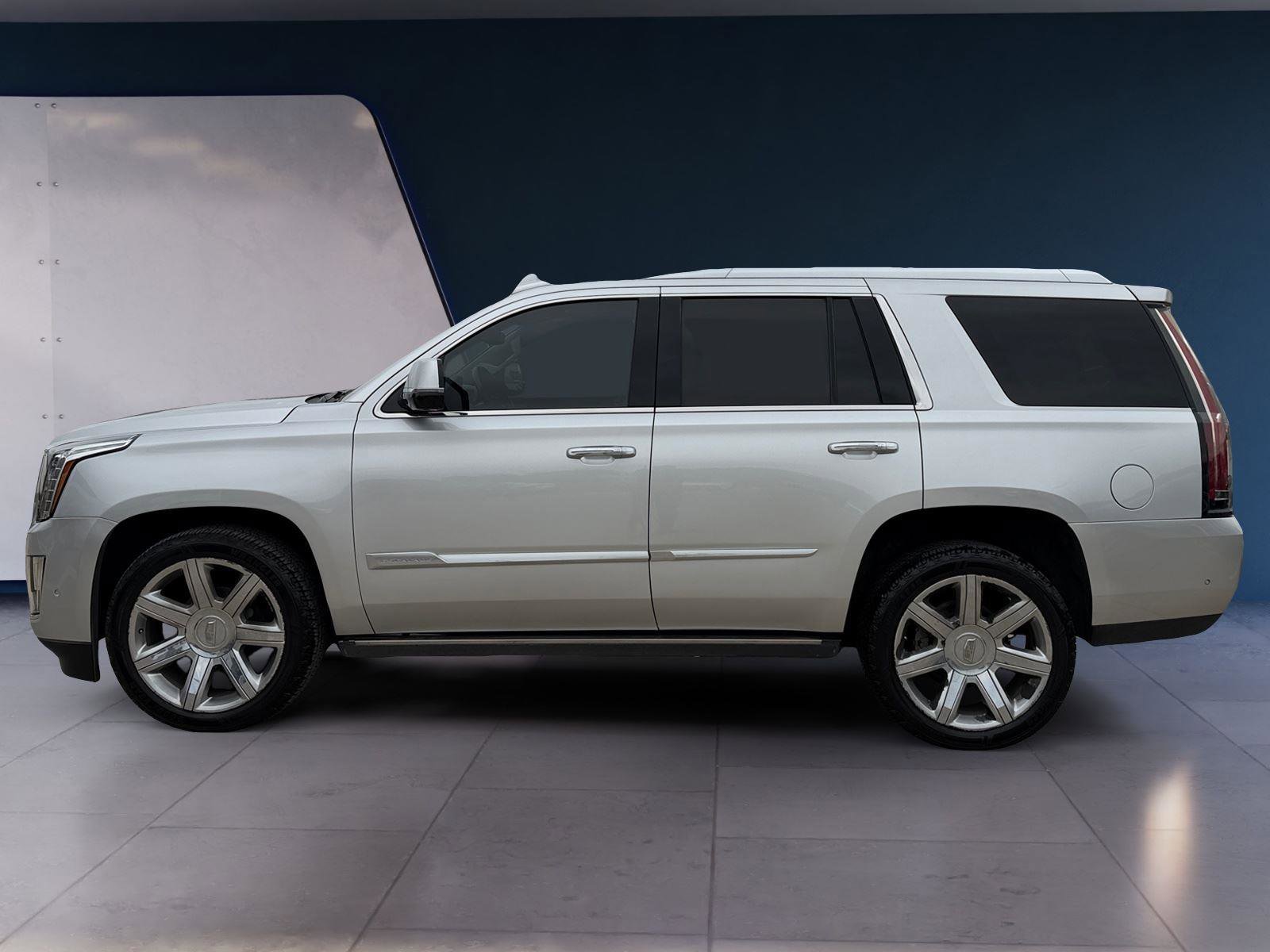 Used 2020 Cadillac Escalade Premium Luxury image 2