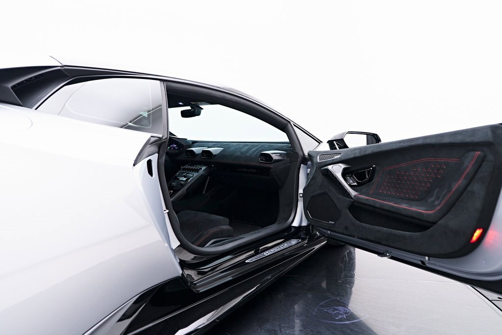 Used 2018 Lamborghini Huracan Performante image 46