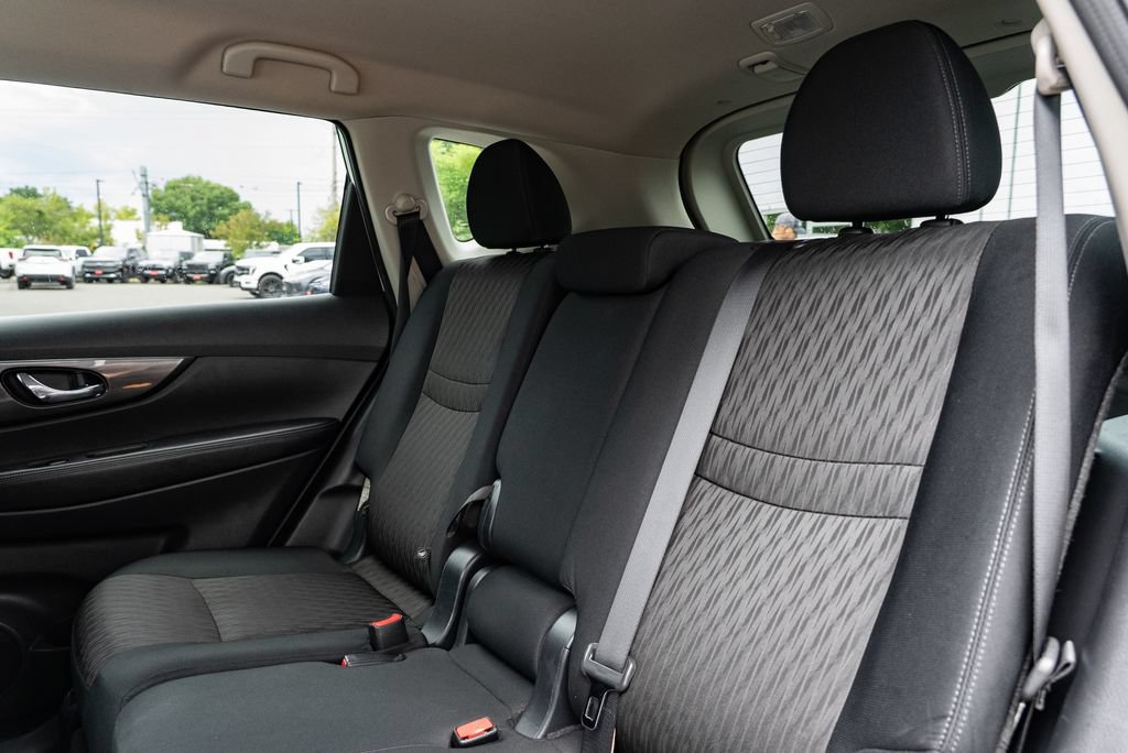 Used 2018 Nissan Rogue SV AWD/4WD image 22
