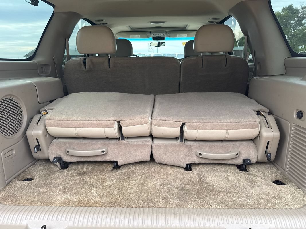 Used 2001 Chevrolet Tahoe LT w/ LT Preferred Equipment Group AWD/4WD image 18