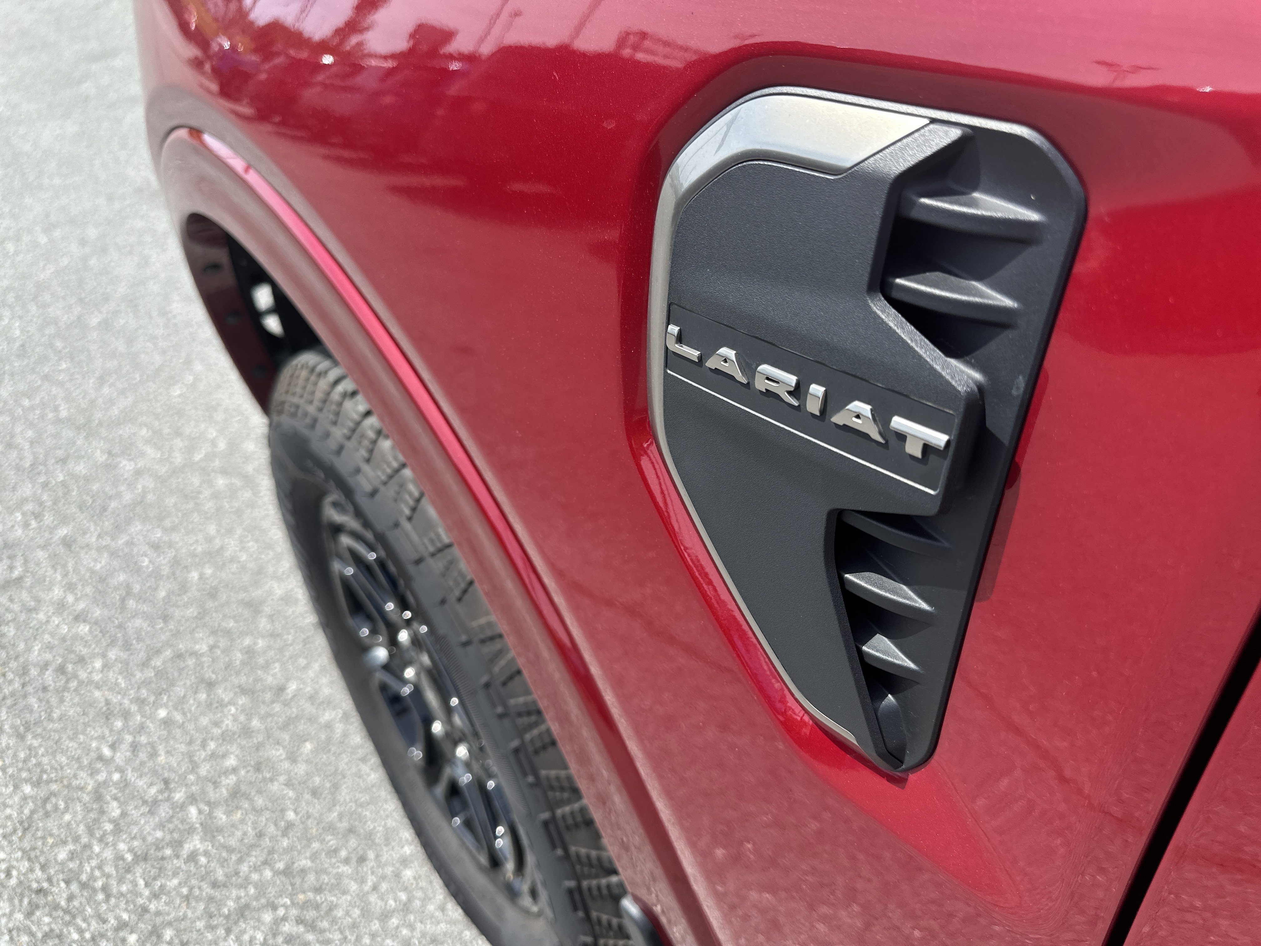 Used 2025 Ford Ranger Lariat w/ FX4 Off-Road Package AWD/4WD image 11