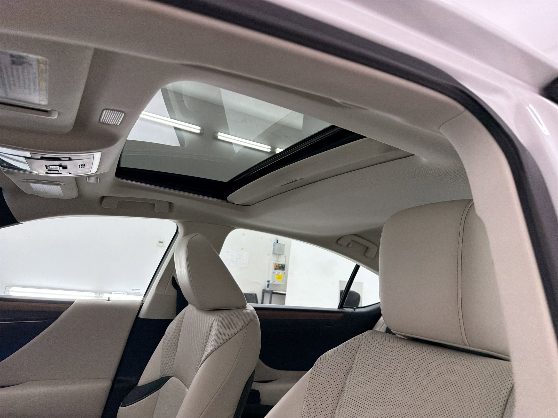 Certified 2024 Lexus ES 350 w/ Premium Package FWD image 16