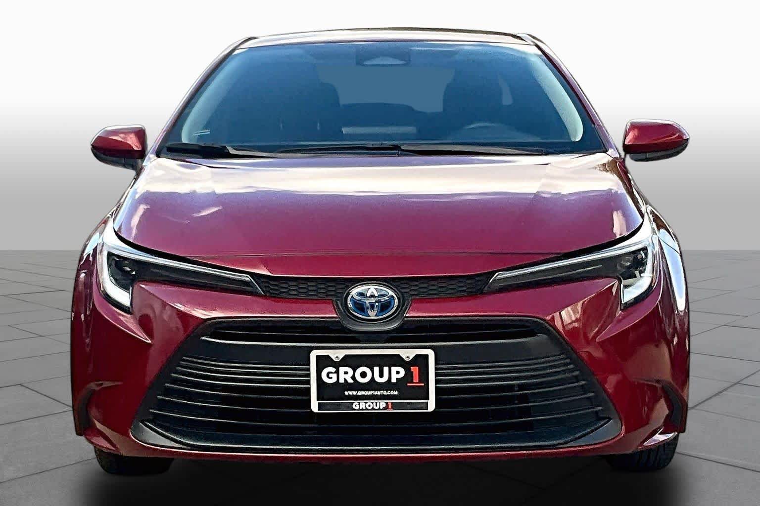 Used 2025 Toyota Corolla LE FWD image 4