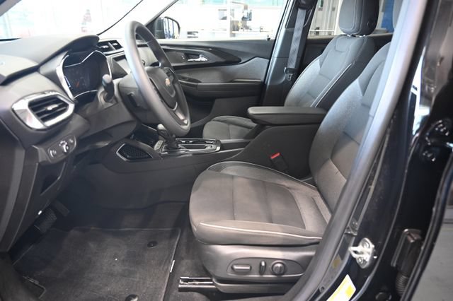 Used 2023 Chevrolet TrailBlazer LT FWD image 9