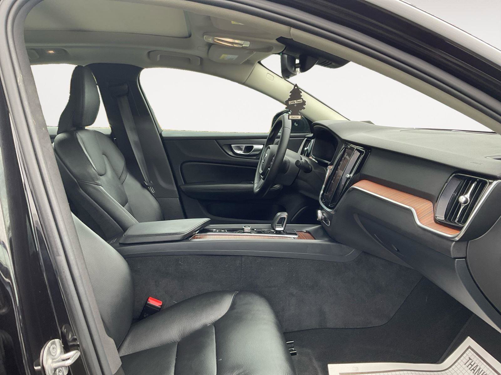 Certified 2025 Volvo S60 B5 Plus AWD/4WD image 15