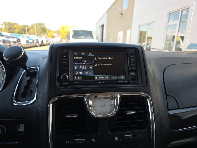 Used 2015 Chrysler Town & Country Touring-L w/ Driver Convenience Group FWD image 17