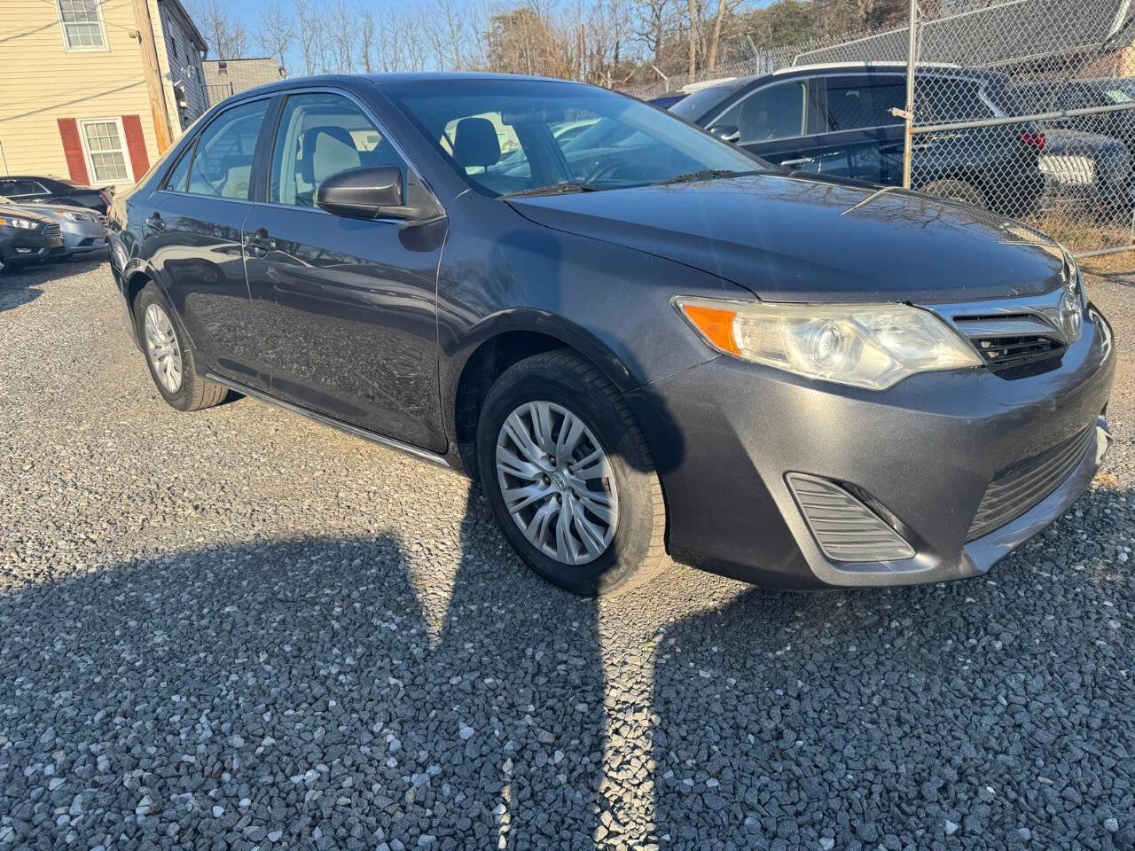 Used 2014 Toyota Camry LE FWD image 3