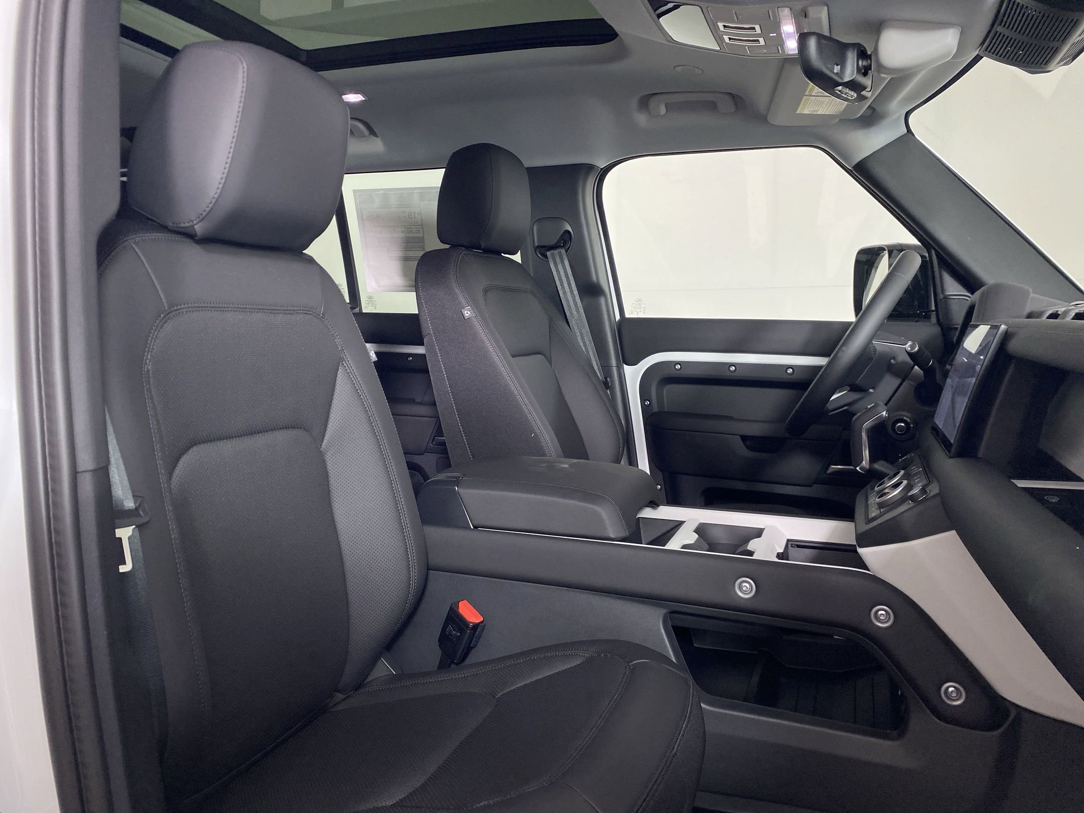 Used 2025 Land Rover Defender 110 S image 18