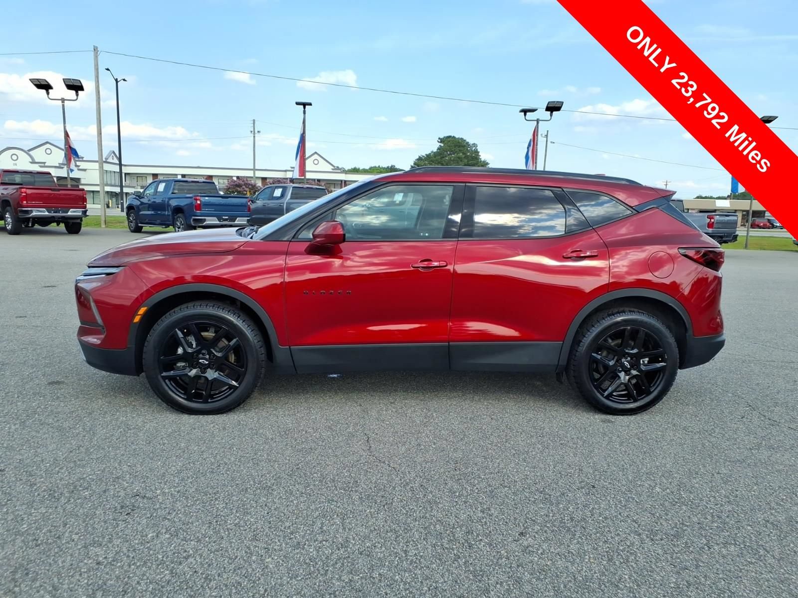 Used 2024 Chevrolet Blazer LT FWD image 2