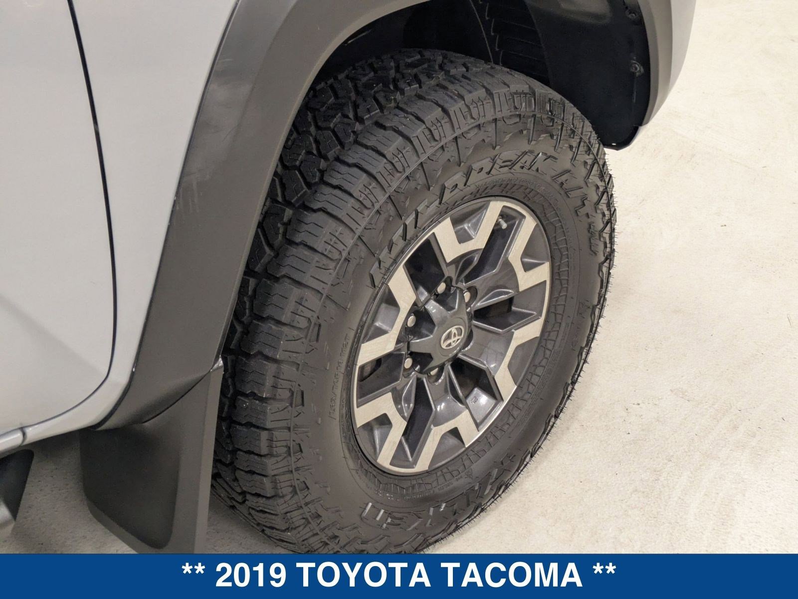 Used 2019 Toyota Tacoma TRD Off-Road image 12
