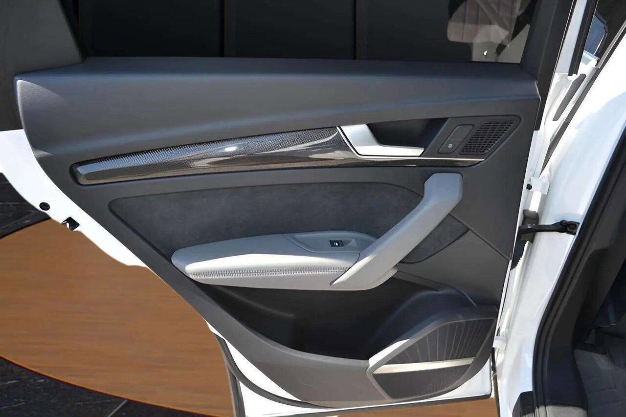 Used 2018 Audi SQ5 Premium Plus w/ Navigation Package image 22