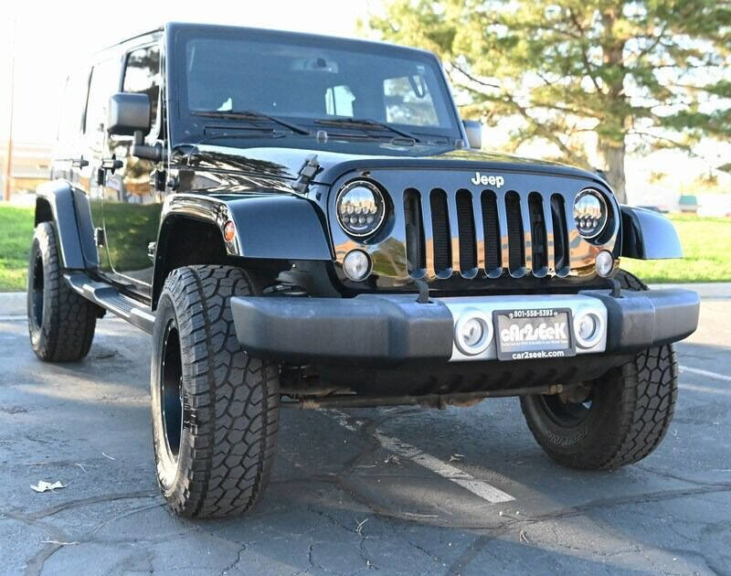 Used 2015 Jeep Wrangler Unlimited Sahara w/ Dual Top Group AWD/4WD image 17