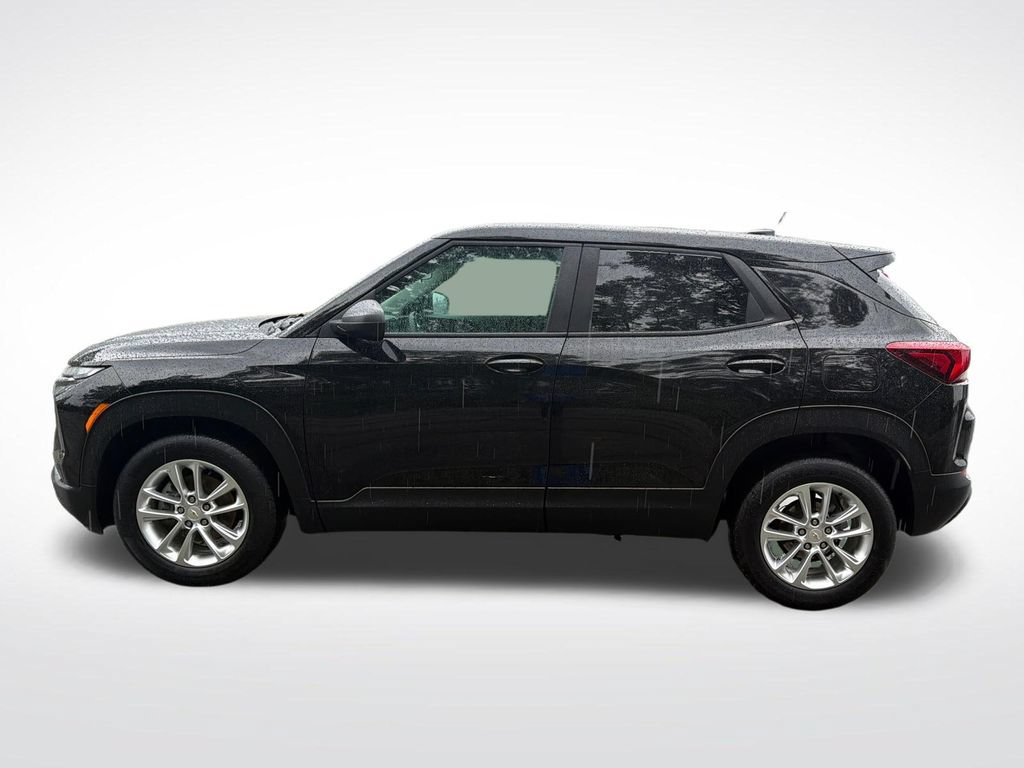 Used 2025 Chevrolet TrailBlazer LS w/ LS Convenience Package FWD image 2