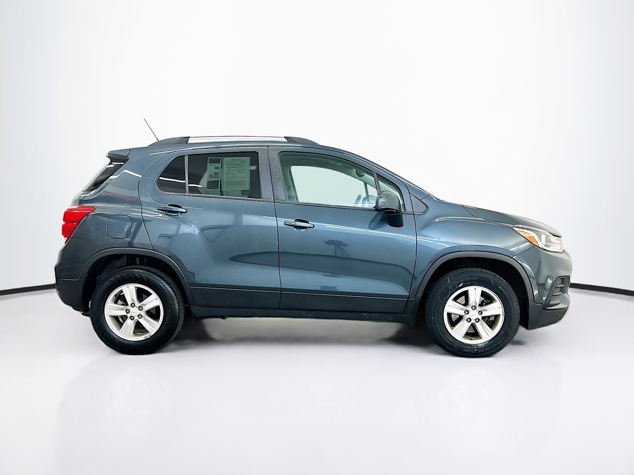 Used 2021 Chevrolet Trax LT w/ LT Convenience Package image 10