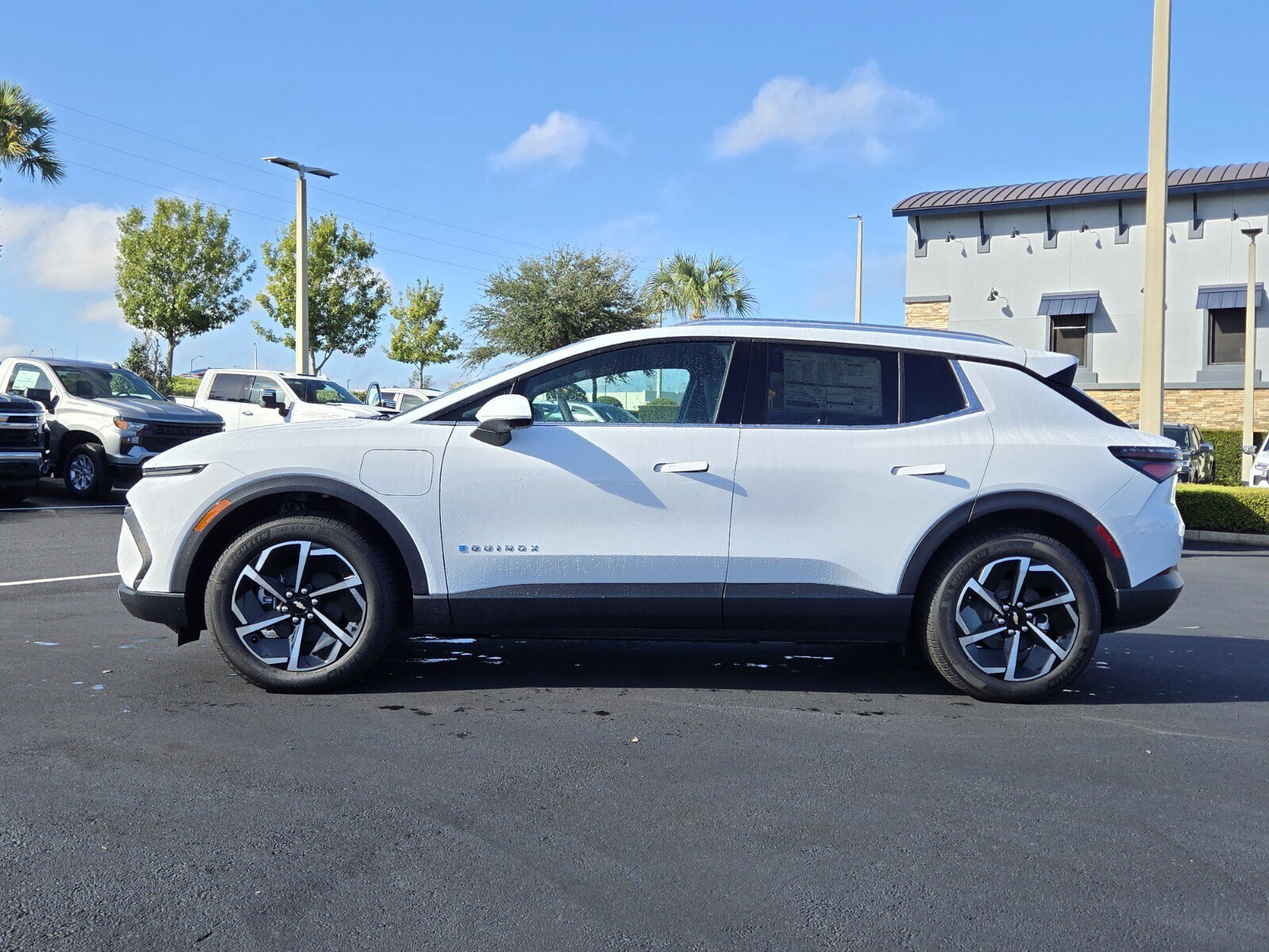 New 2026 Chevrolet Equinox EV LT AWD/4WD image 3