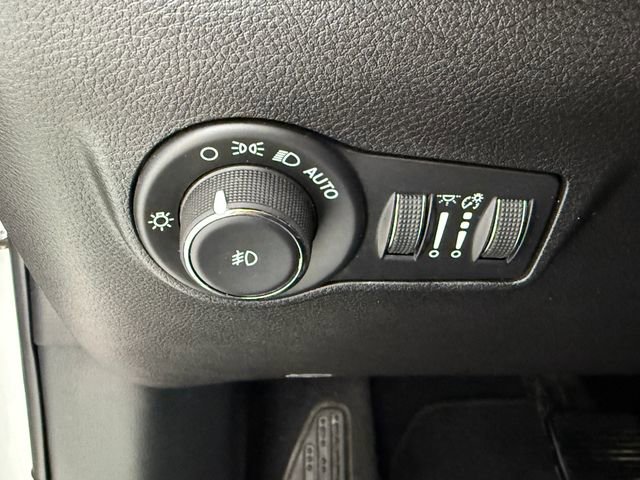 Used 2024 Jeep Compass Latitude image 14