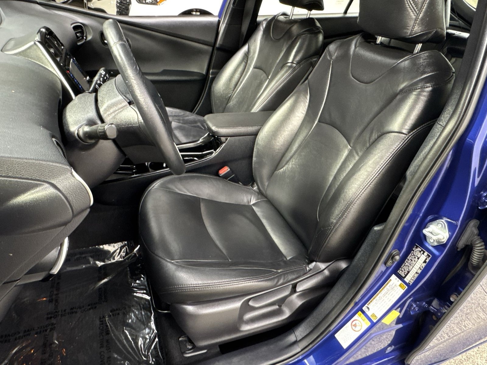 Used 2017 Toyota Prius Three w/ Advanced Technology Package FWD image 4