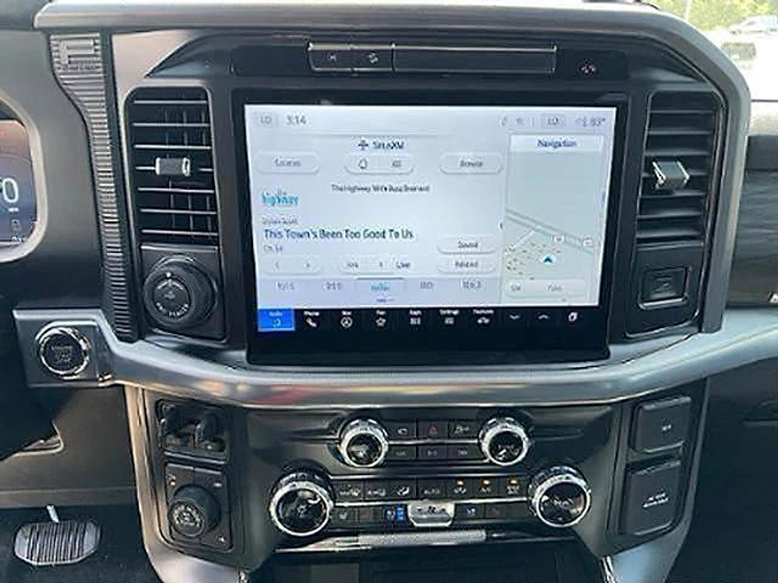 New 2025 Ford F150 Lariat w/ Equipment Group 502A High AWD/4WD image 29