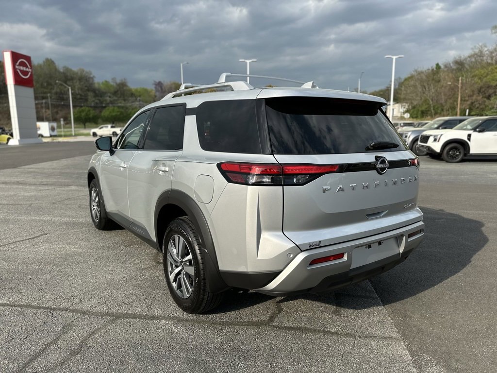 Used 2024 Nissan Pathfinder SL w/ Lighting Package (N92) image 5