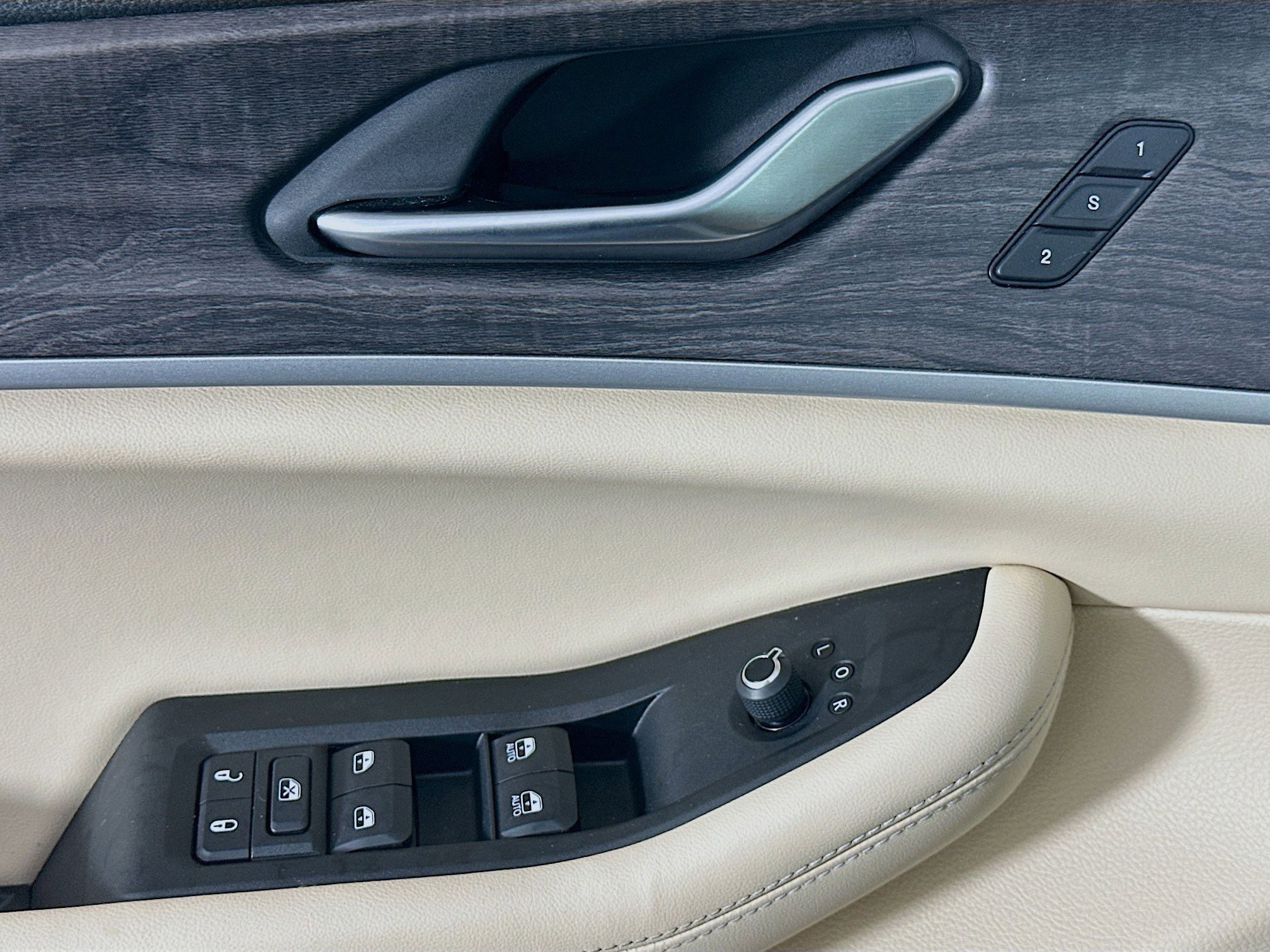 Used 2023 Jeep Grand Cherokee Limited image 15