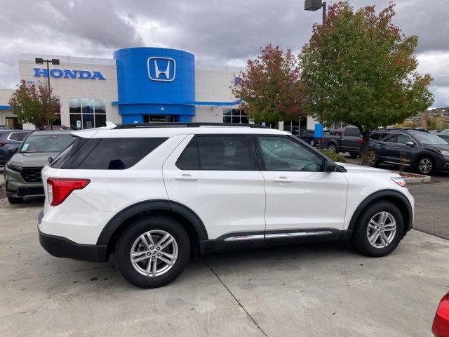 Used 2022 Ford Explorer XLT w/ Equipment Group 202A image 6