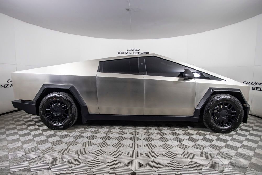 Used 2024 Tesla Cybertruck AWD Crew Cab image 16
