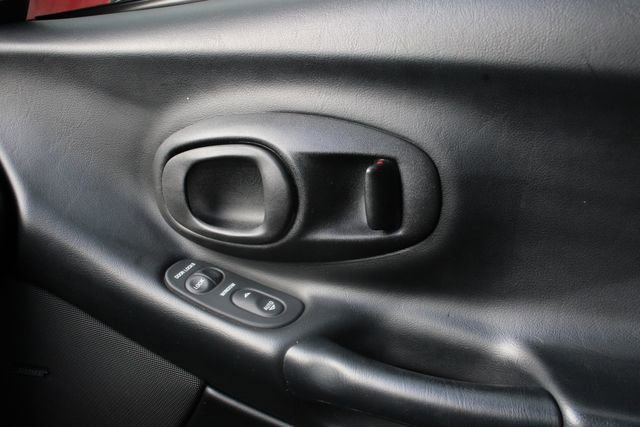 Used 2000 Chevrolet Corvette Coupe w/ Memory Pkg RWD image 18