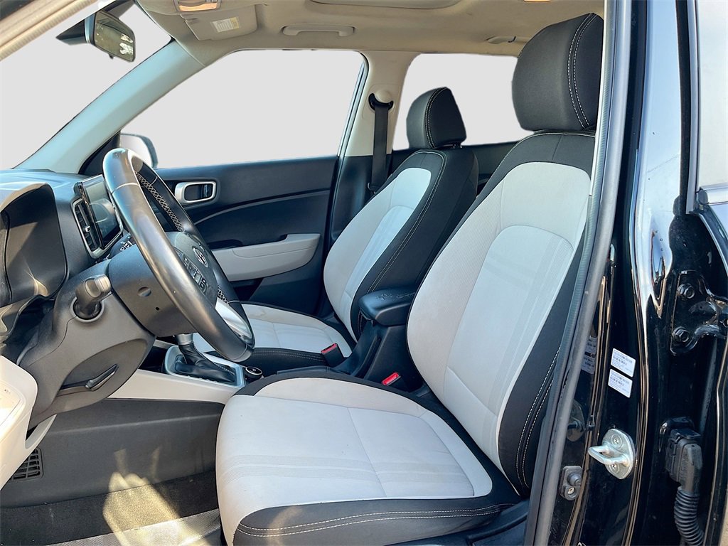 Used 2022 Hyundai Venue SEL w/ Cargo Package image 19