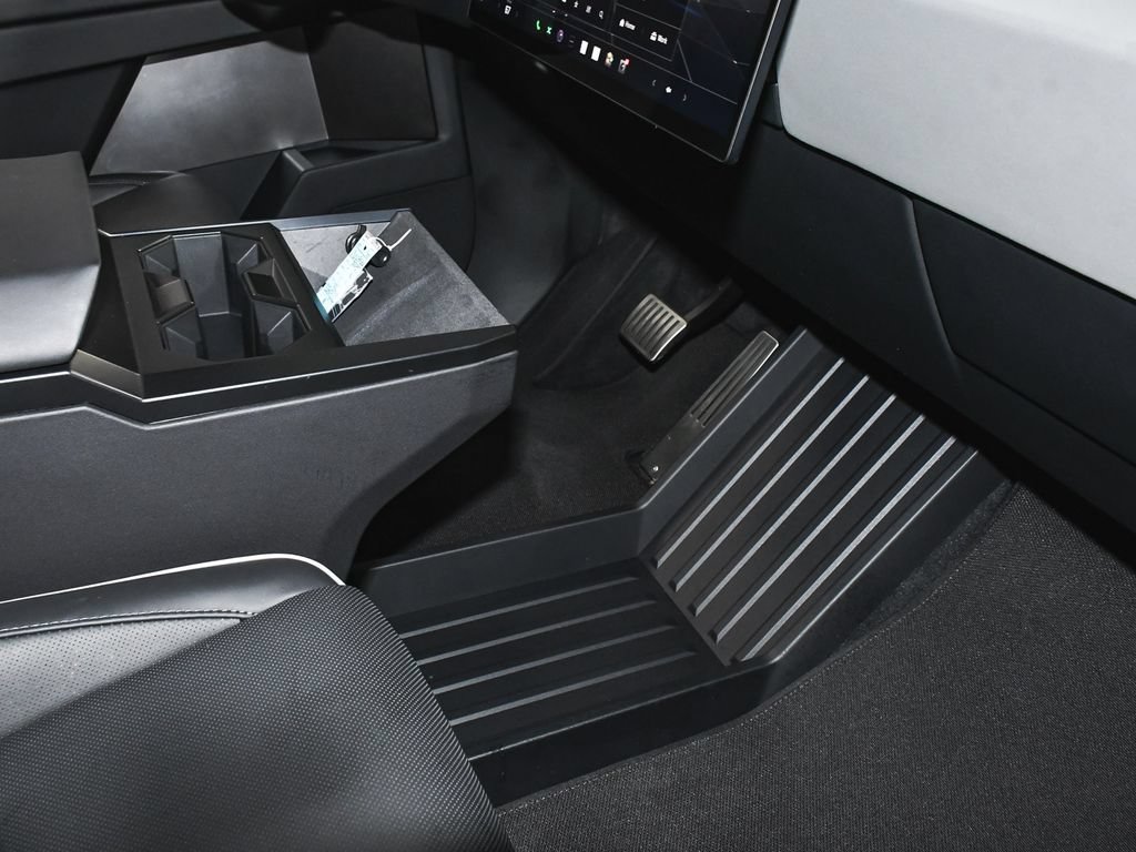 Used 2025 Tesla Cybertruck AWD Crew Cab image 65