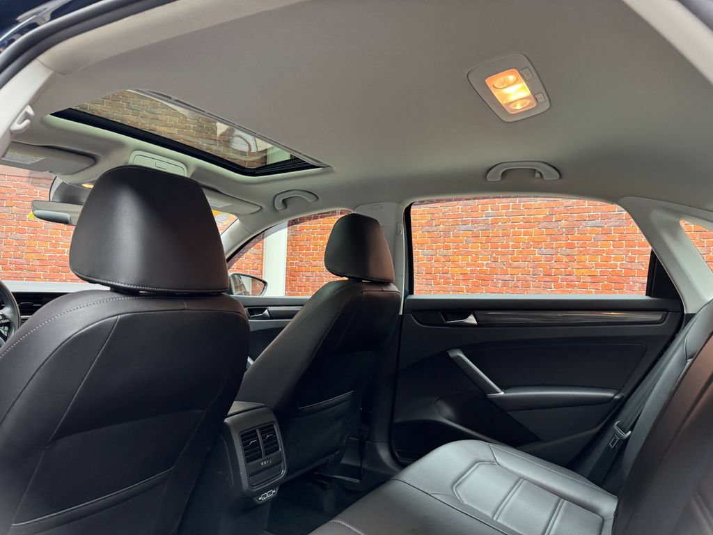 Used 2020 Volkswagen Passat 2.0T R-Line FWD image 3