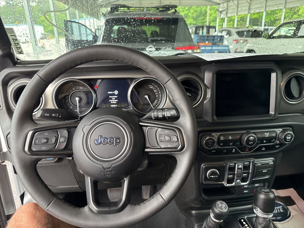 Used 2023 Jeep Wrangler Unlimited w/ Cold Weather Group AWD/4WD image 5